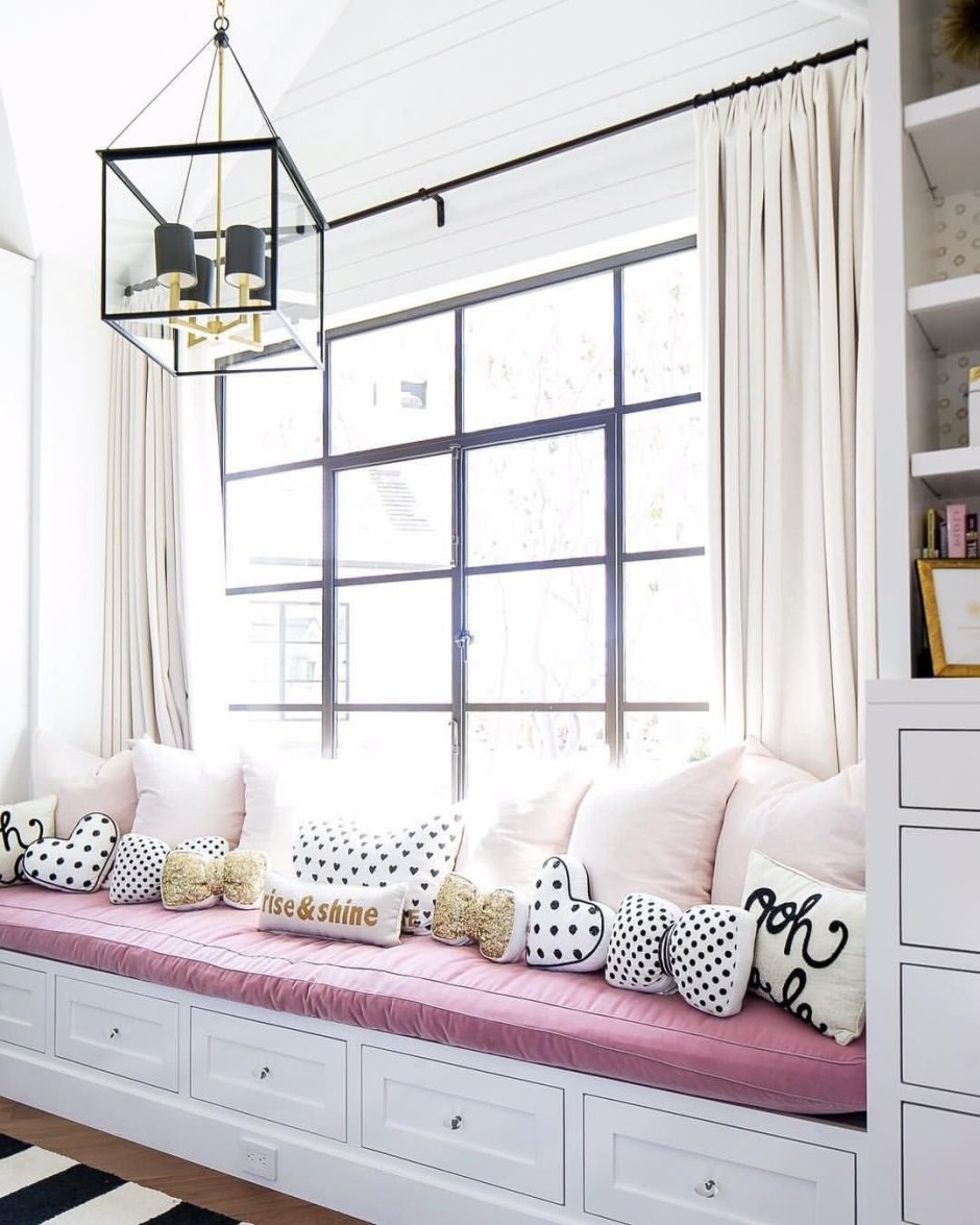 Подоконник диван в детской