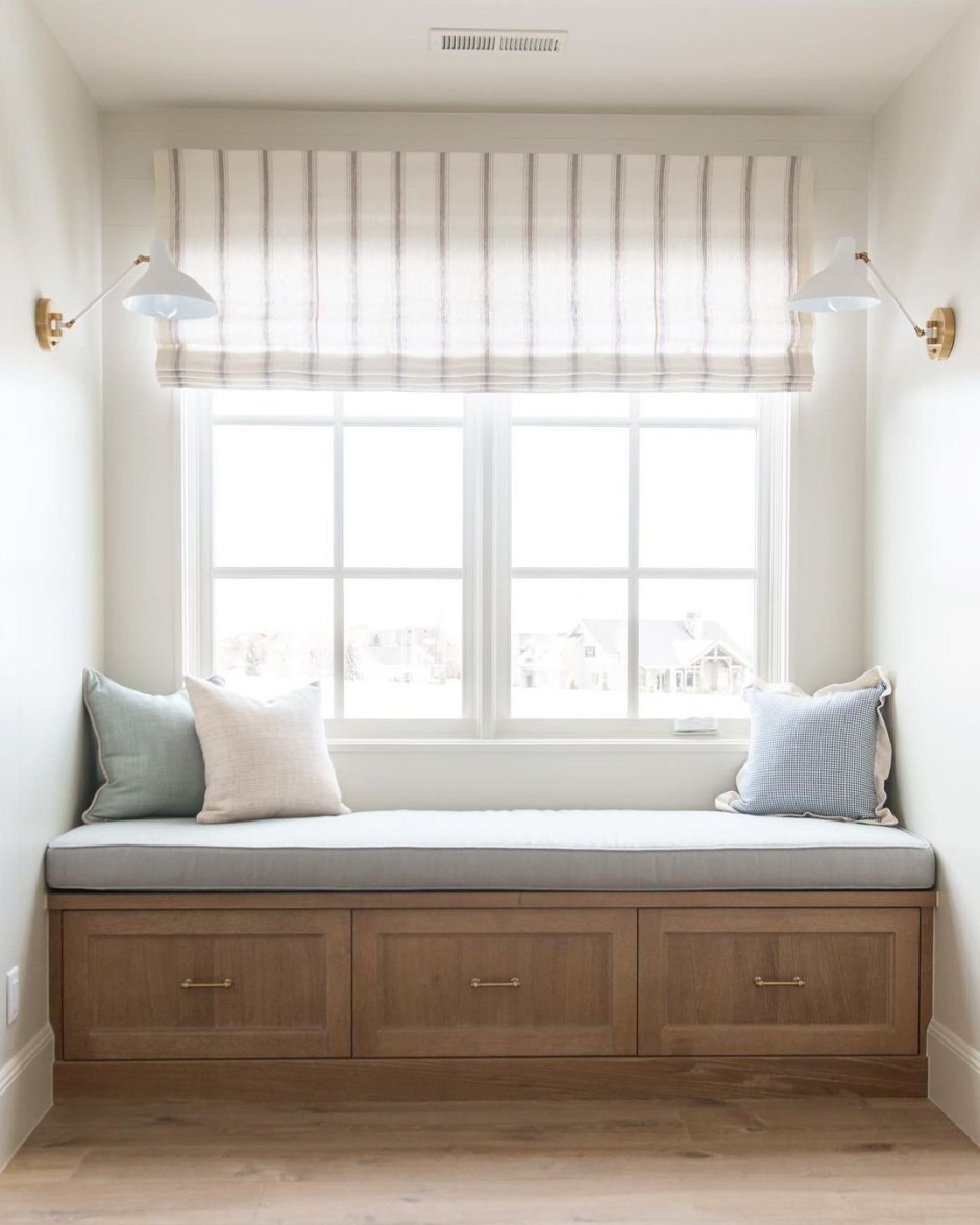 Диванчик на подоконнике