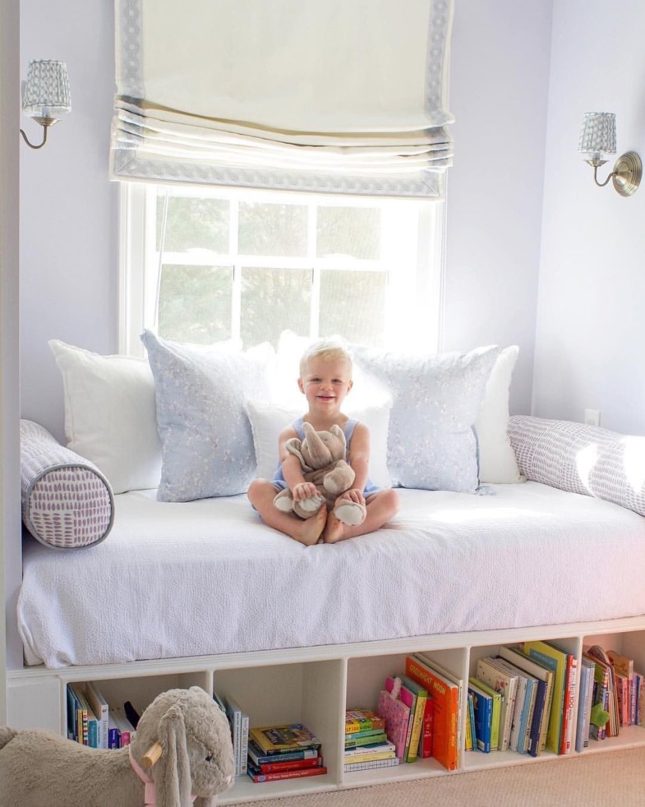 Кровать у окна в детской