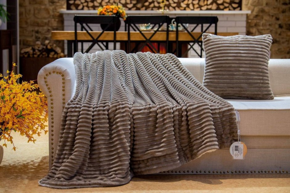 Стильный плед на диван