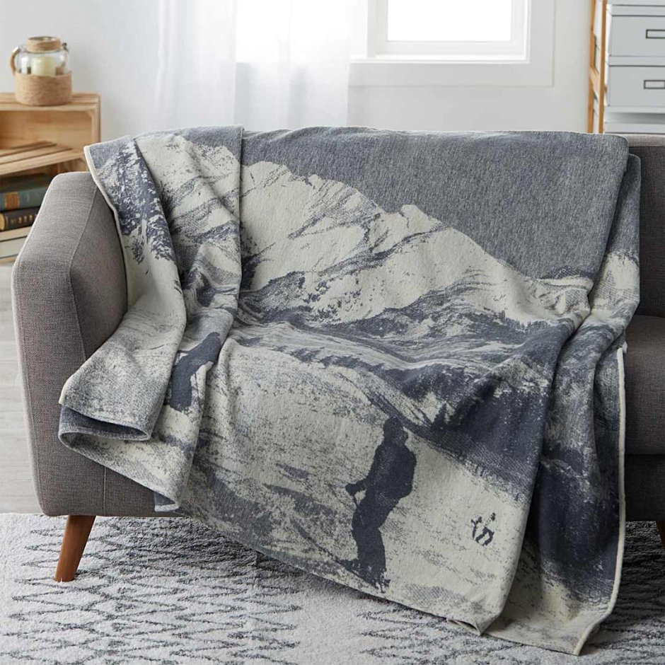 Стильный плед на диван