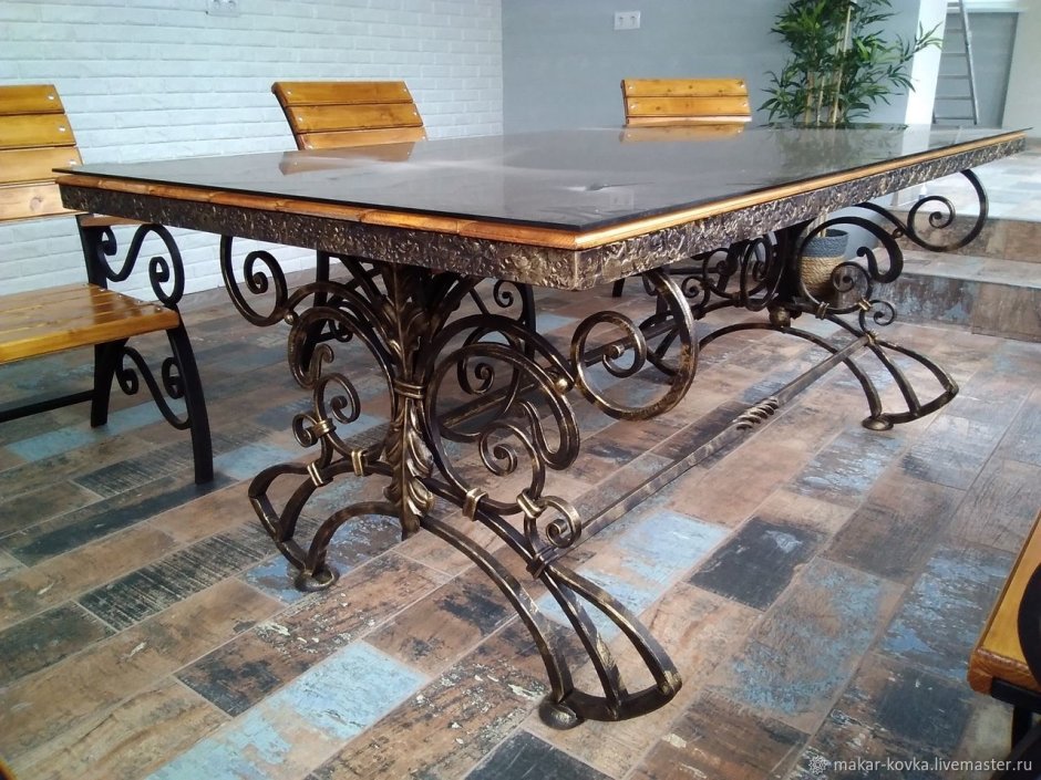 Кованые столы для сада
