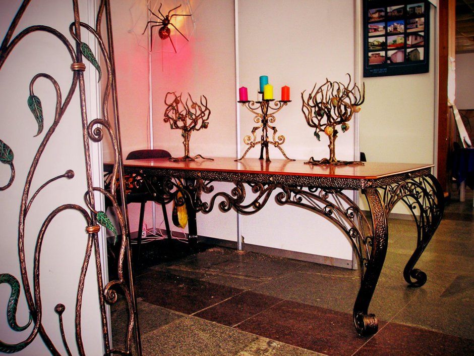 Кованый стол в беседку