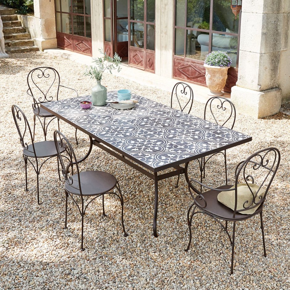 Необычные изделия из металла для дачи