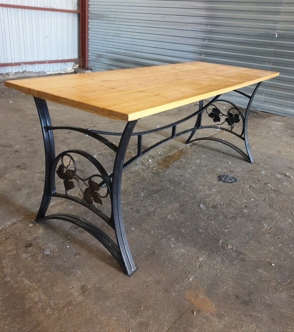 Столы садовые с металлическими боковинами