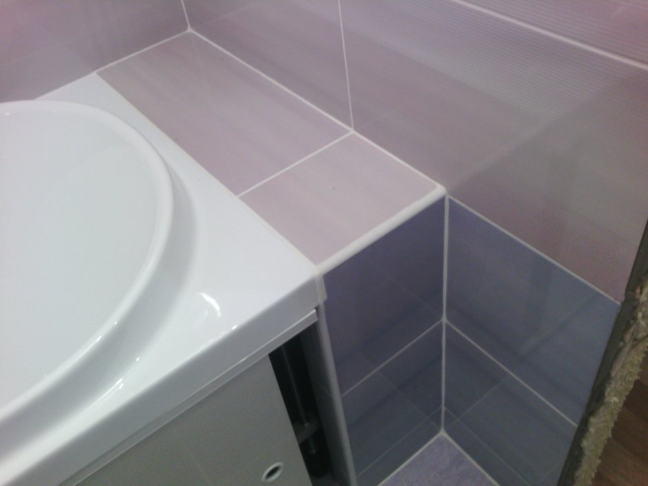 Щель между ванной и стеной