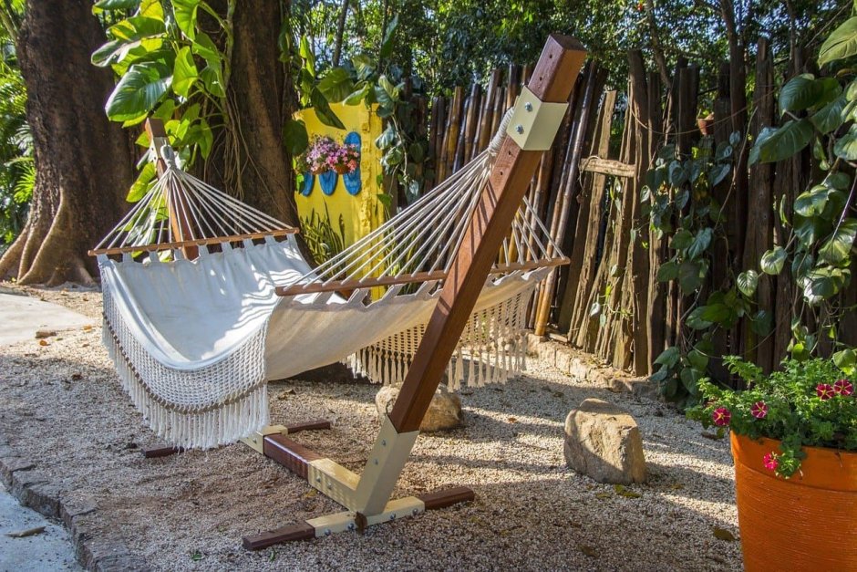 Гамак во дворе