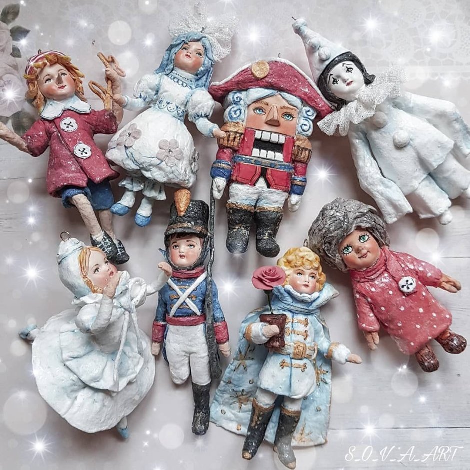 Новогодняя игрушка из крышечек