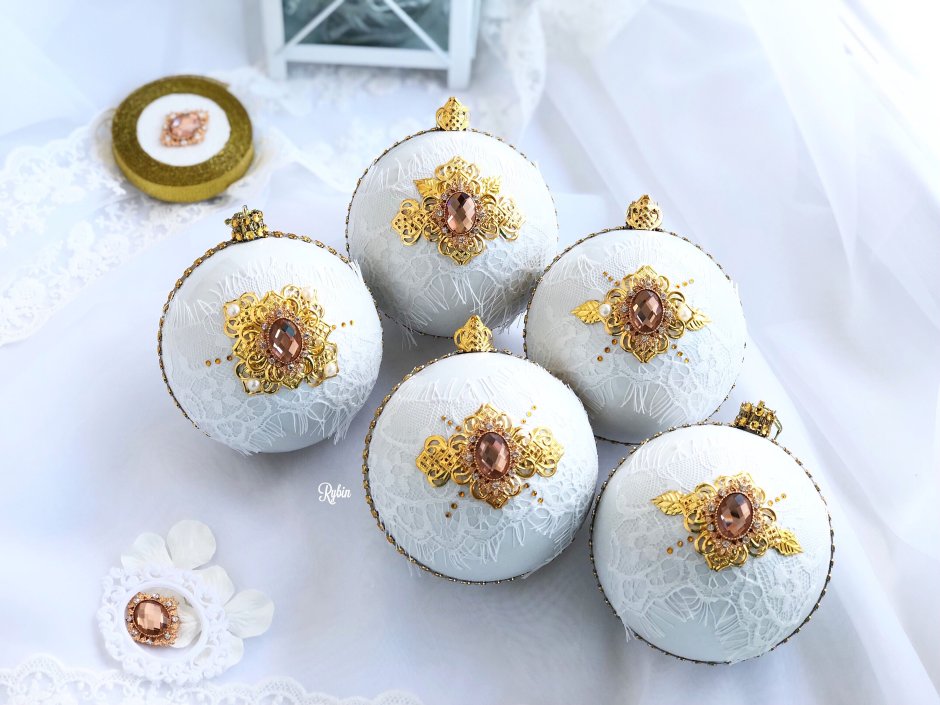 Елочная игрушка из жестяной банки