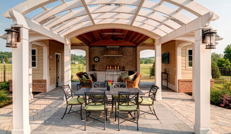 Веранда патио с перголой