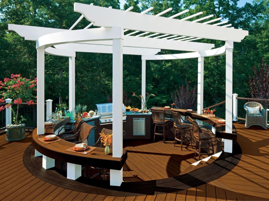 Крыльцо к веранде деревянного