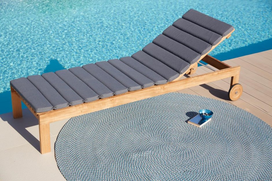 Шезлонг деревянный