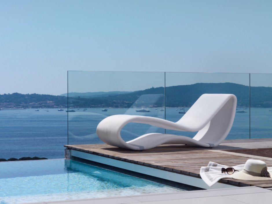 Стильные шезлонги