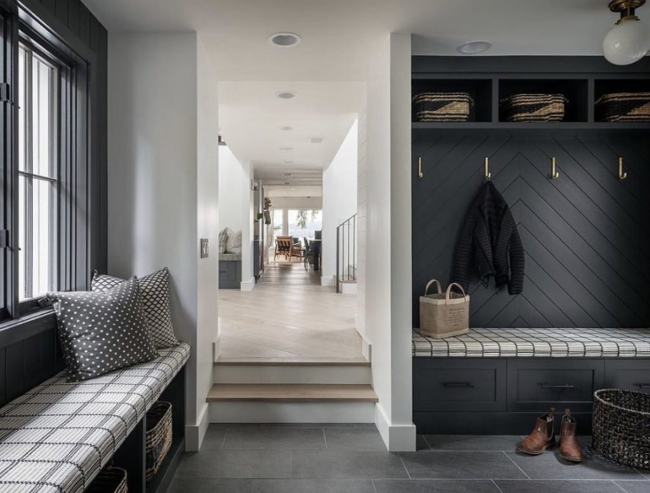 Стильная прихожая в частном доме
