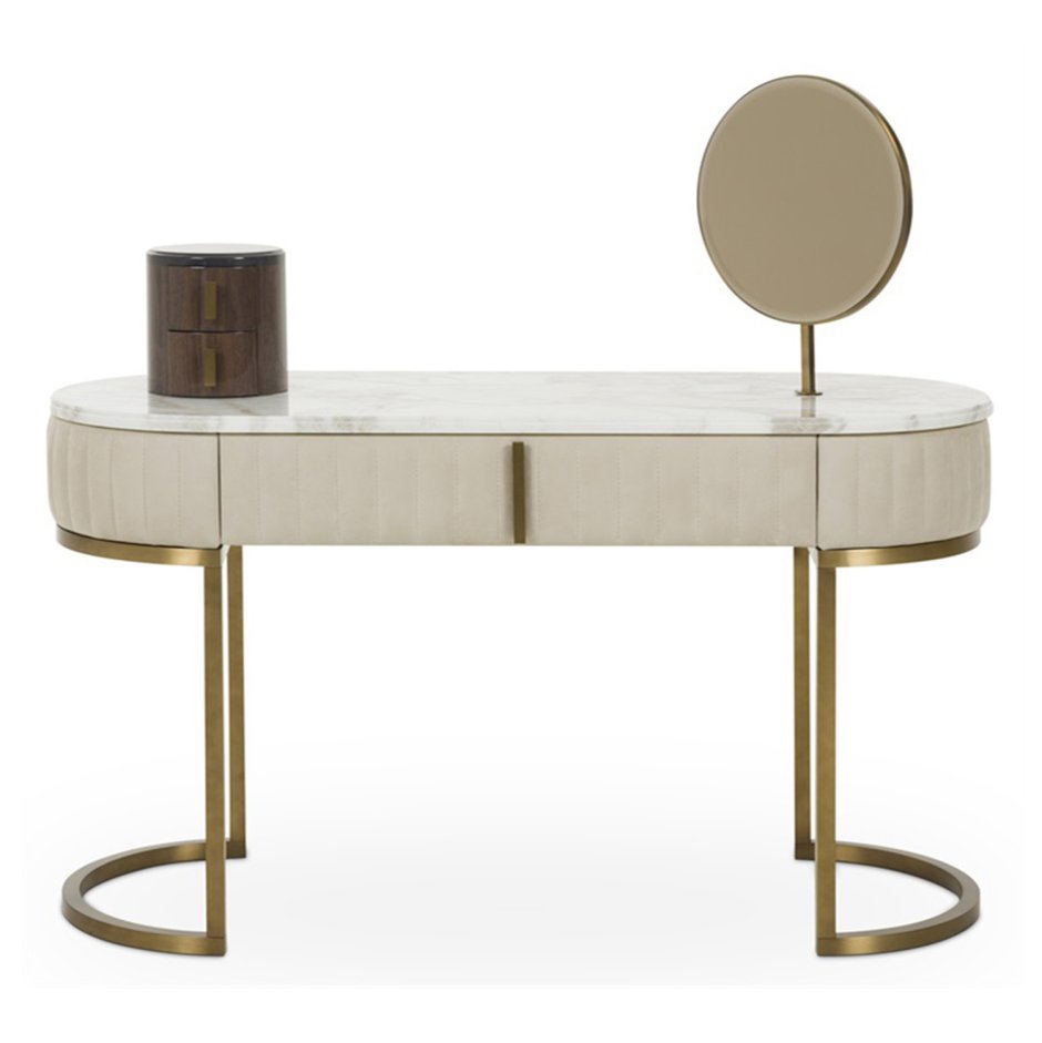 Туалетный столик на железных ножках