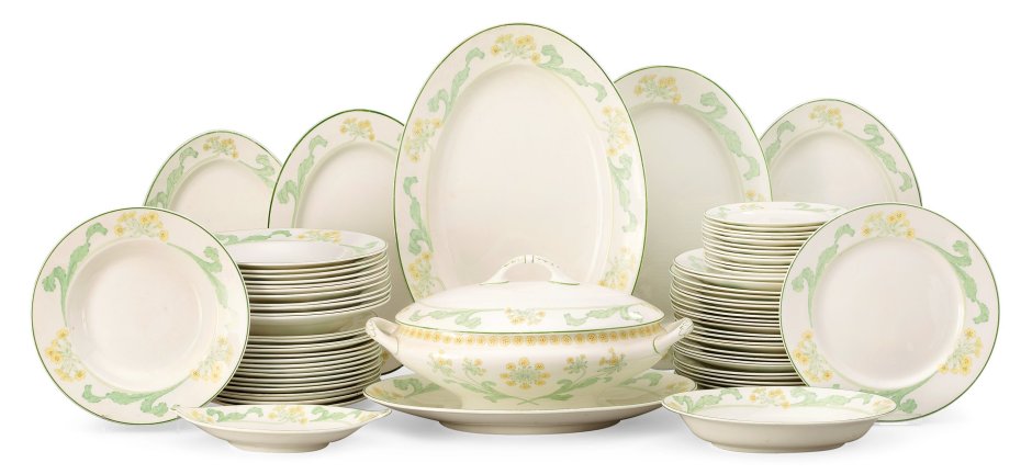 Столовая посуда на белом фоне