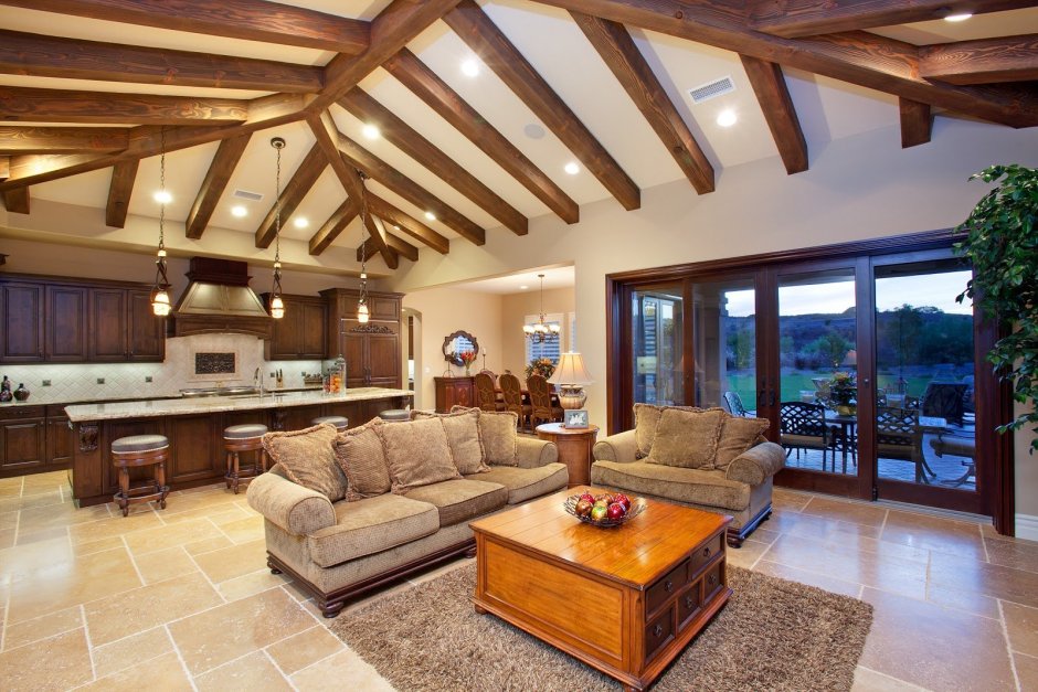 Отделка потолка в загородном доме