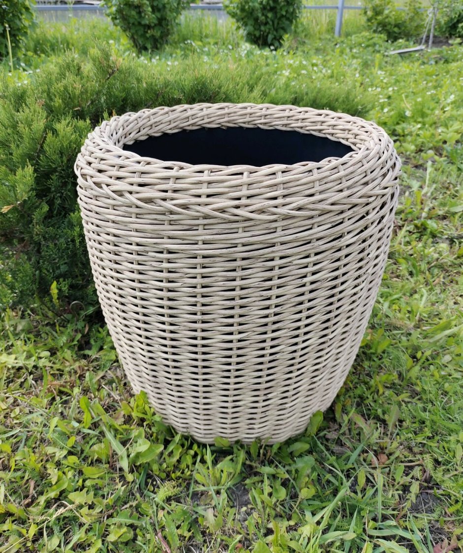 Вазоны из ротанга