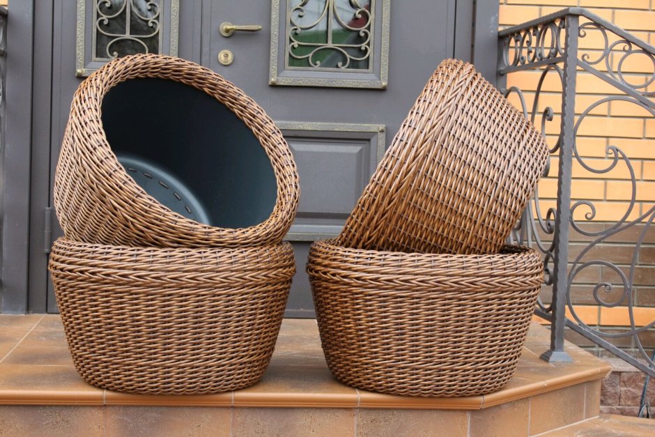 Вазоны из ротанга