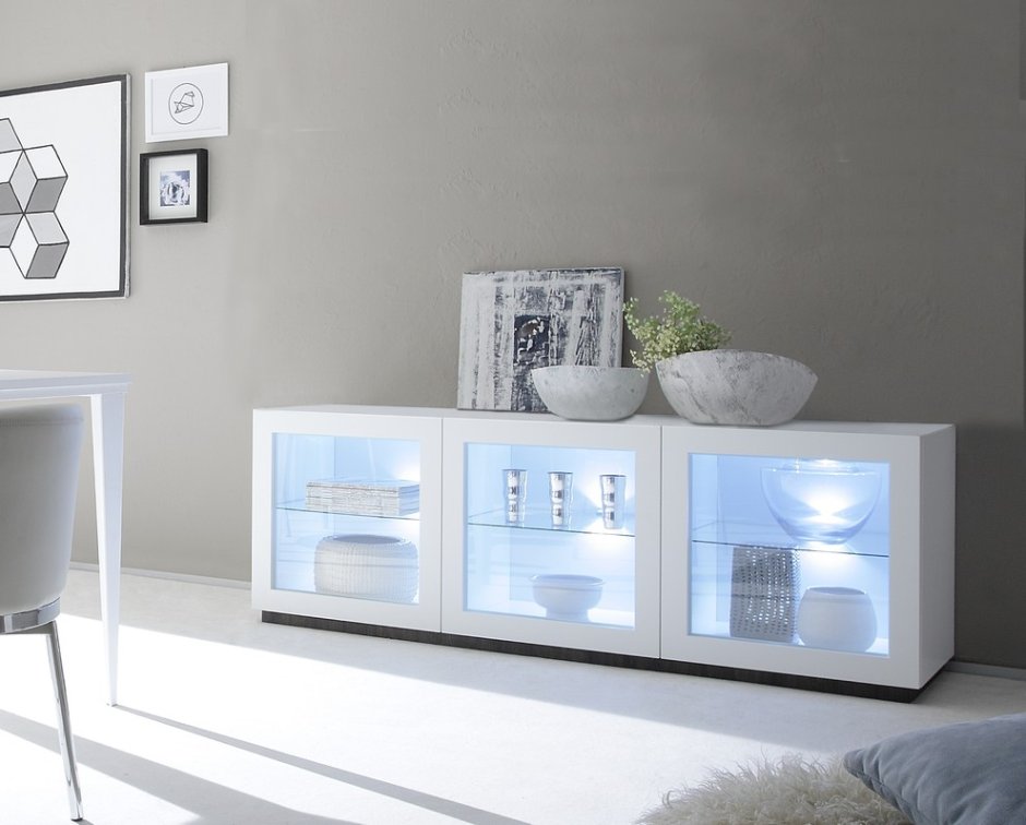 Комод стеклянный в гостиную