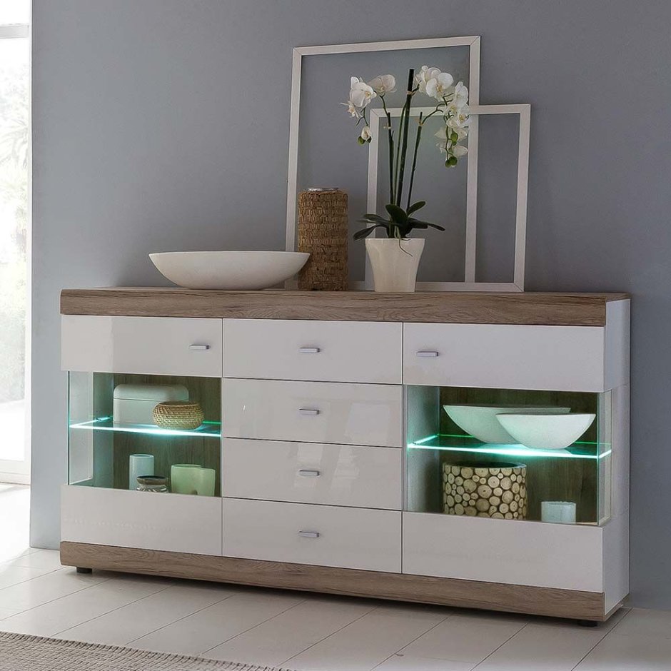 Невысокий шкаф для посуды