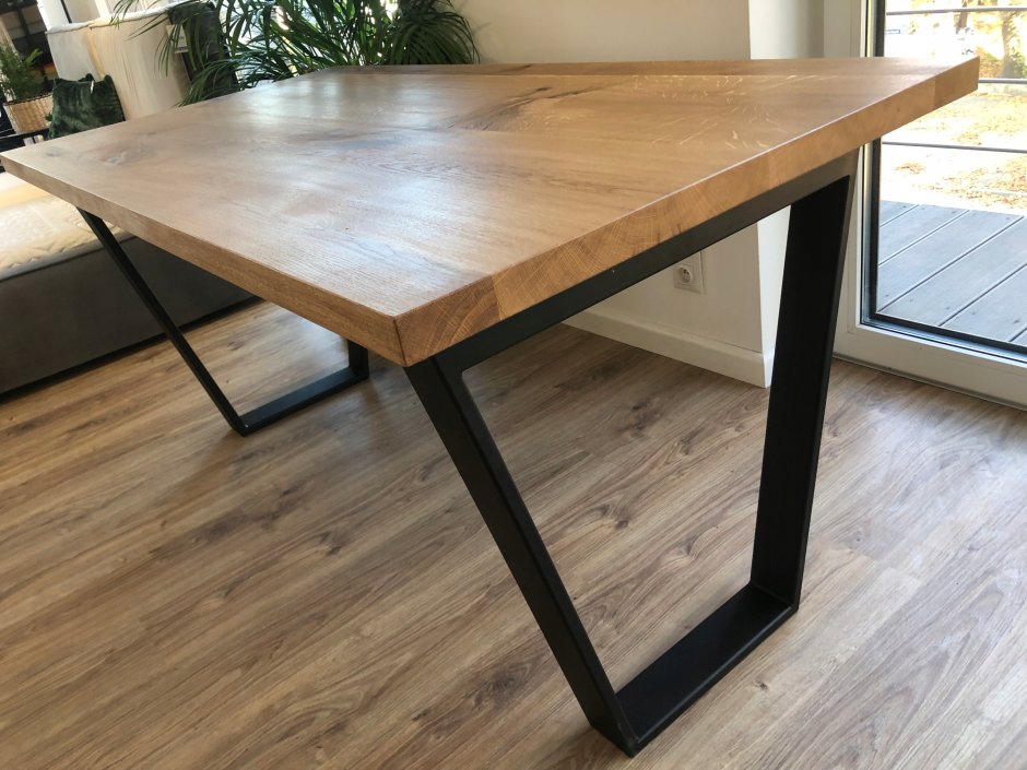 Самодельный обеденный стол