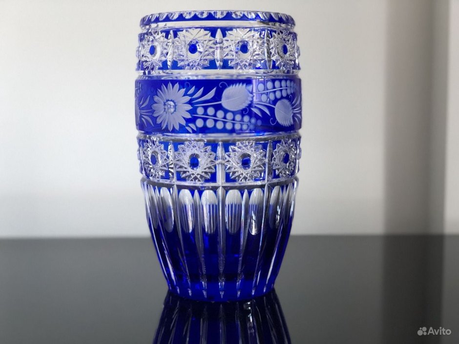 Красивые вазы из цветного хрусталя