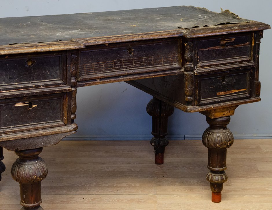 Компьютерный стол из массива дерева