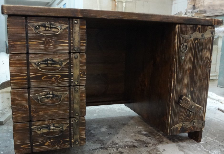 Письменный столы из массива дерево под старину