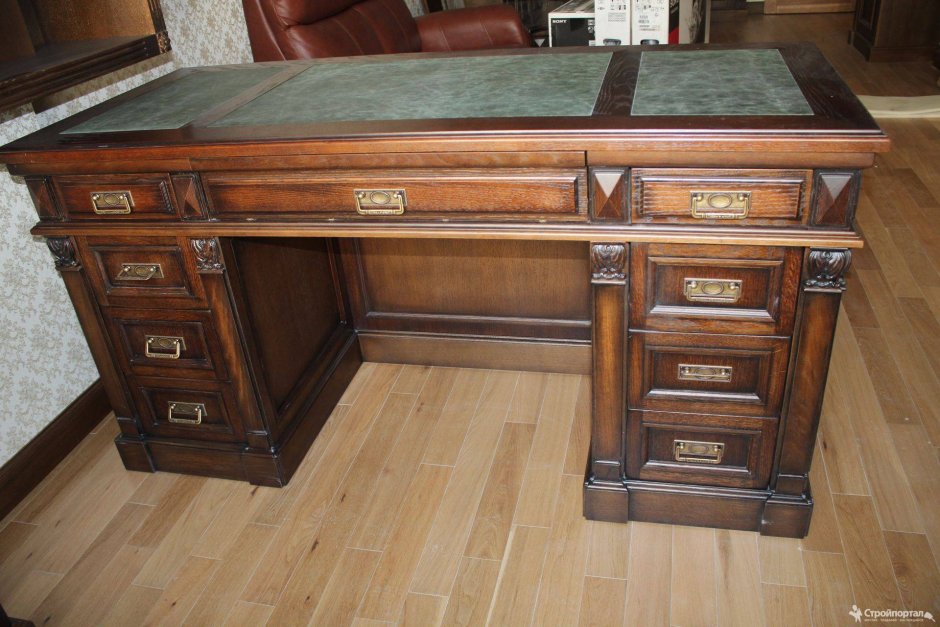 Деревянный компьютерный стол