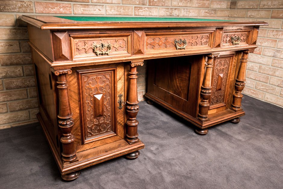 Древняя мебель