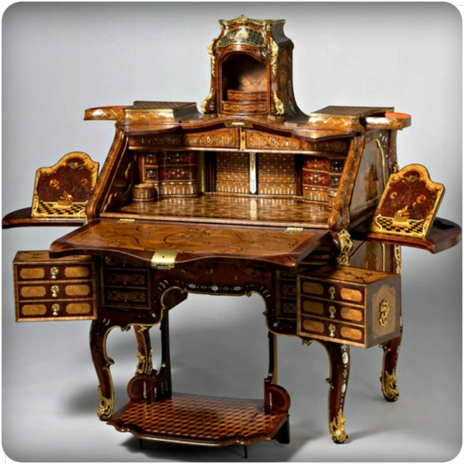 Старинный стол