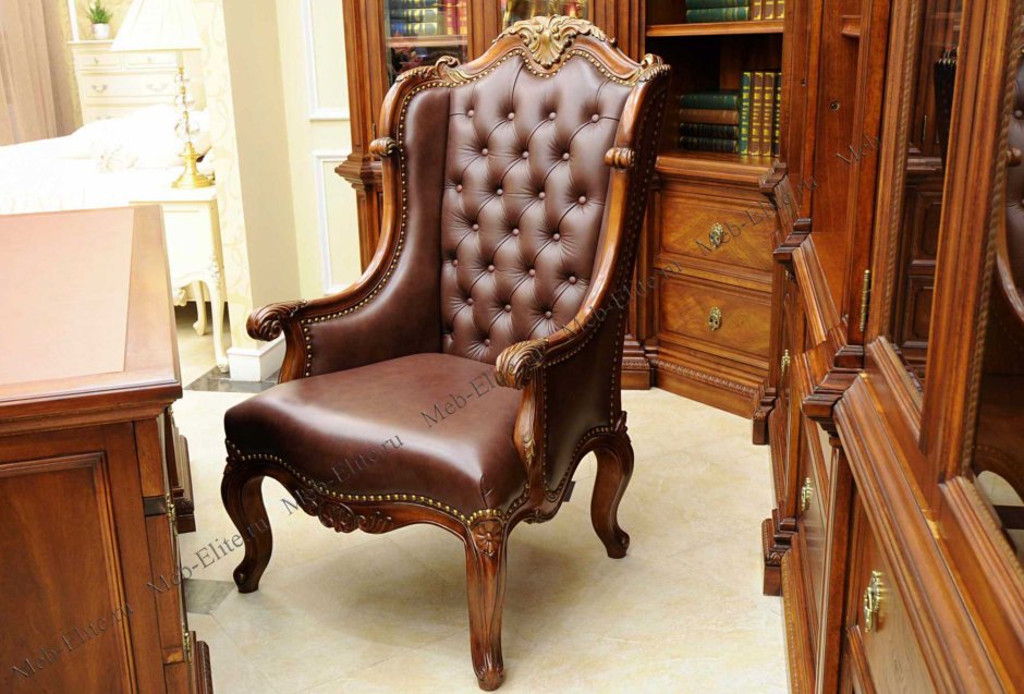 Резные стулья