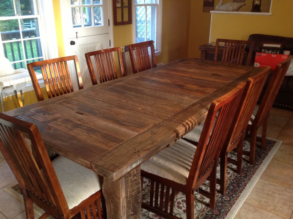 Столовая в деревянном стиле