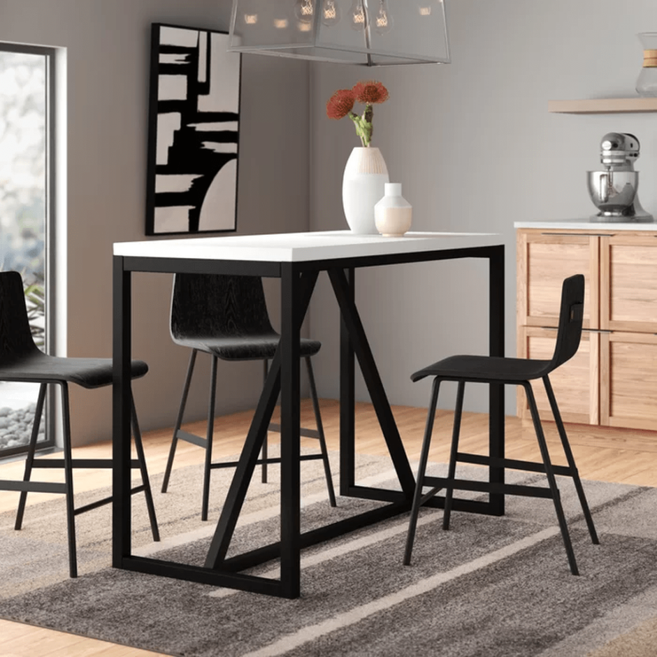 Интерьер с высоким столом