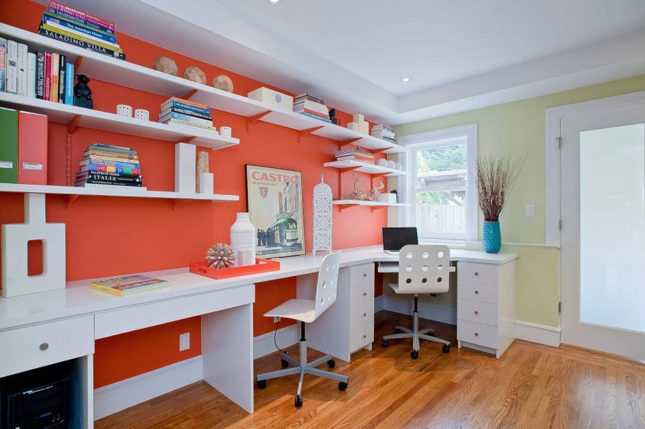 Стол для детской комнаты