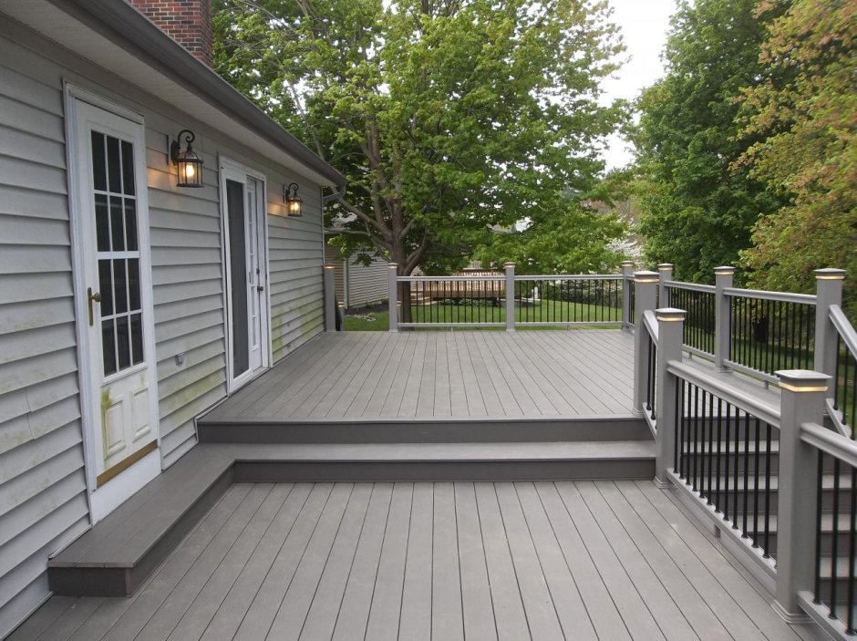 Бело серая терраса