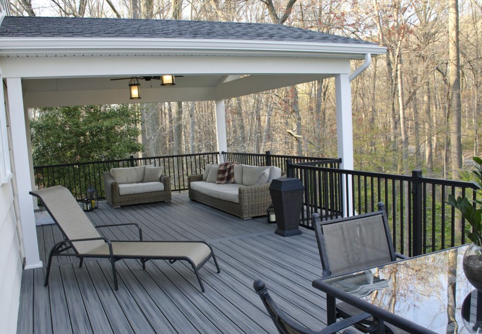 Веранда в сером цвете