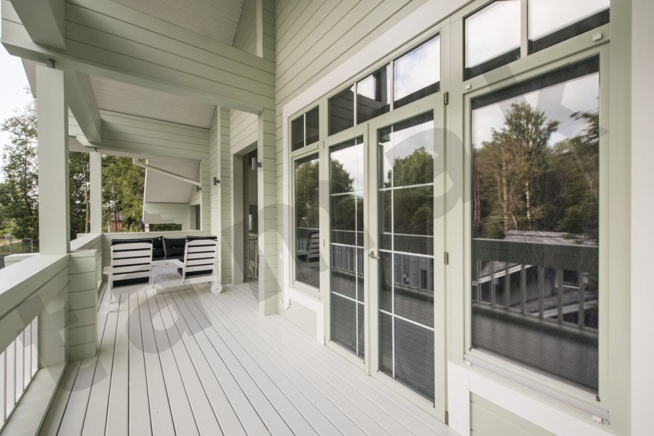 Терраса с окнами в пол