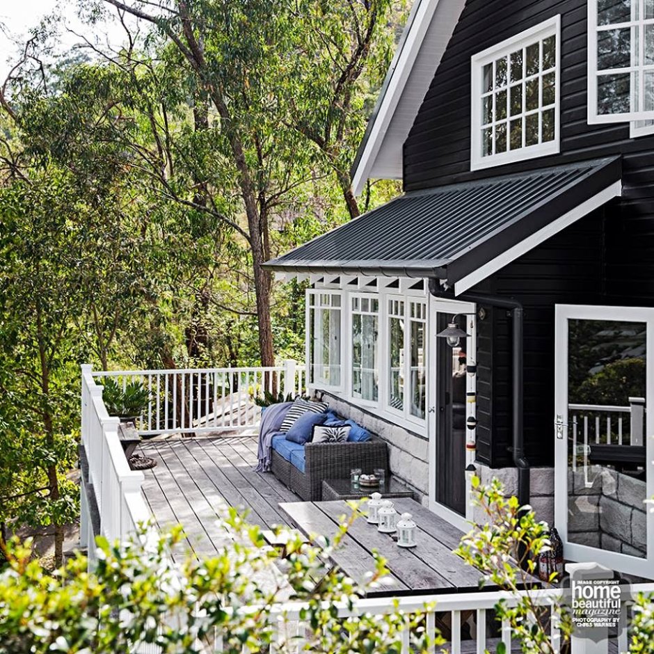 Серый дом с террасой