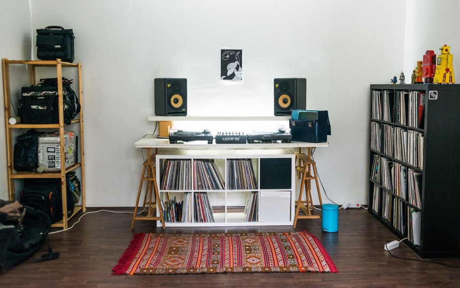 Домашняя комната для DJ