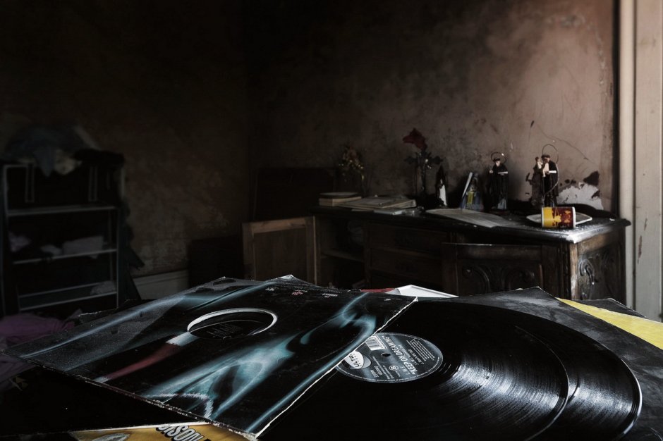 Комната с пластинками