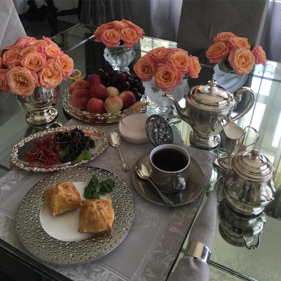 Учебное фото легкая сервировка стола