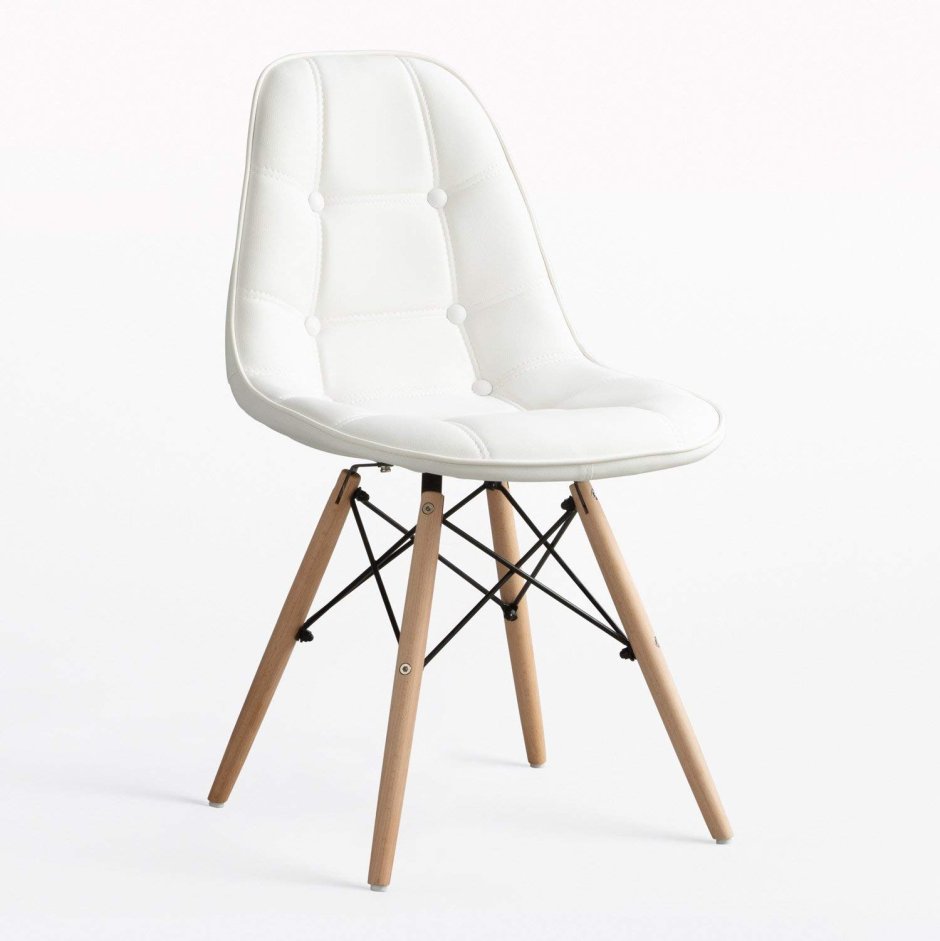 Стул белый с деревянными ножками