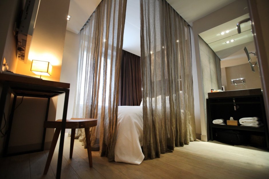 Зонирование шторами