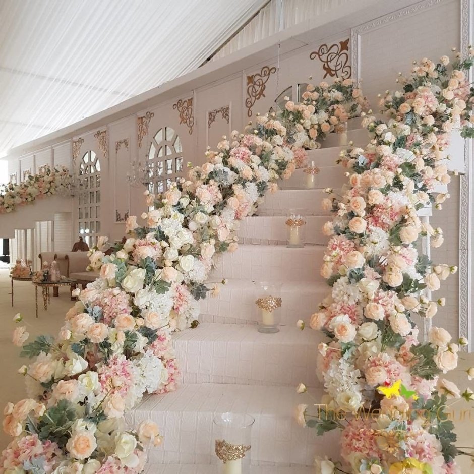 Искусственная зелень на потолке