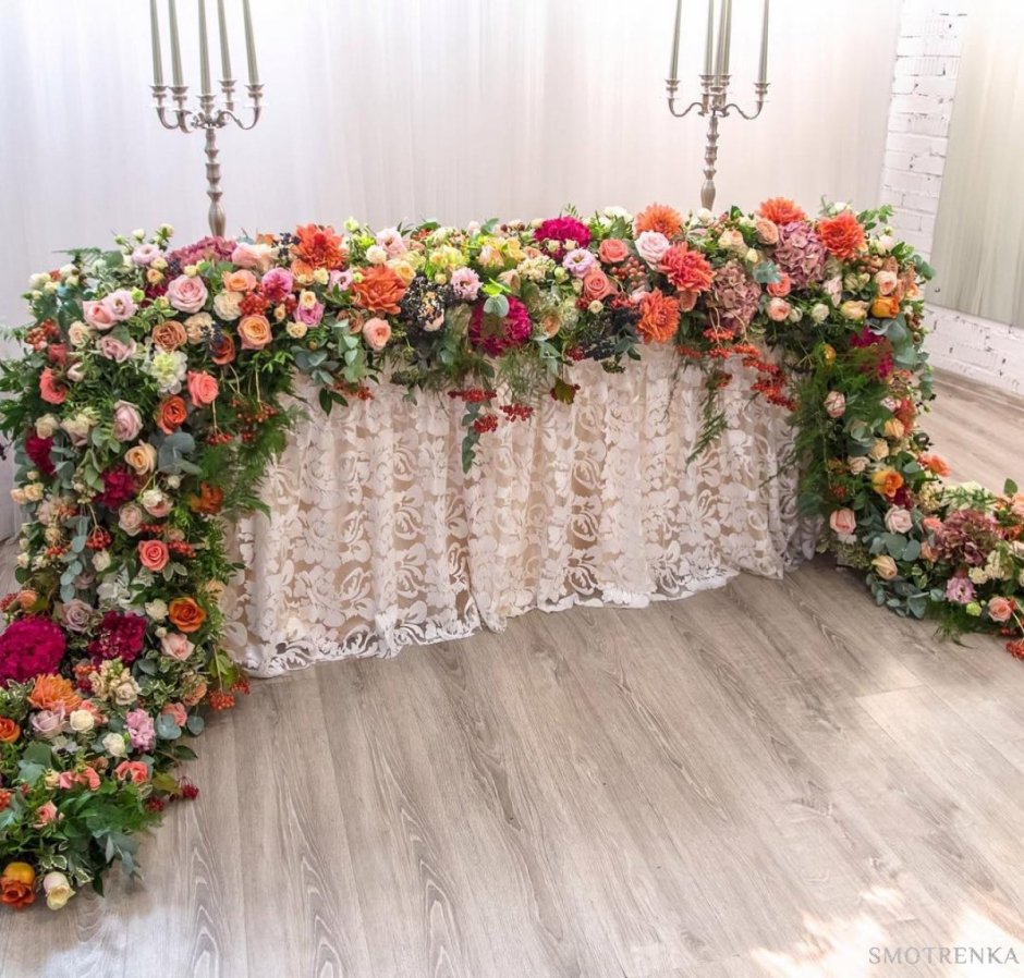 Стол для цветочного магазина