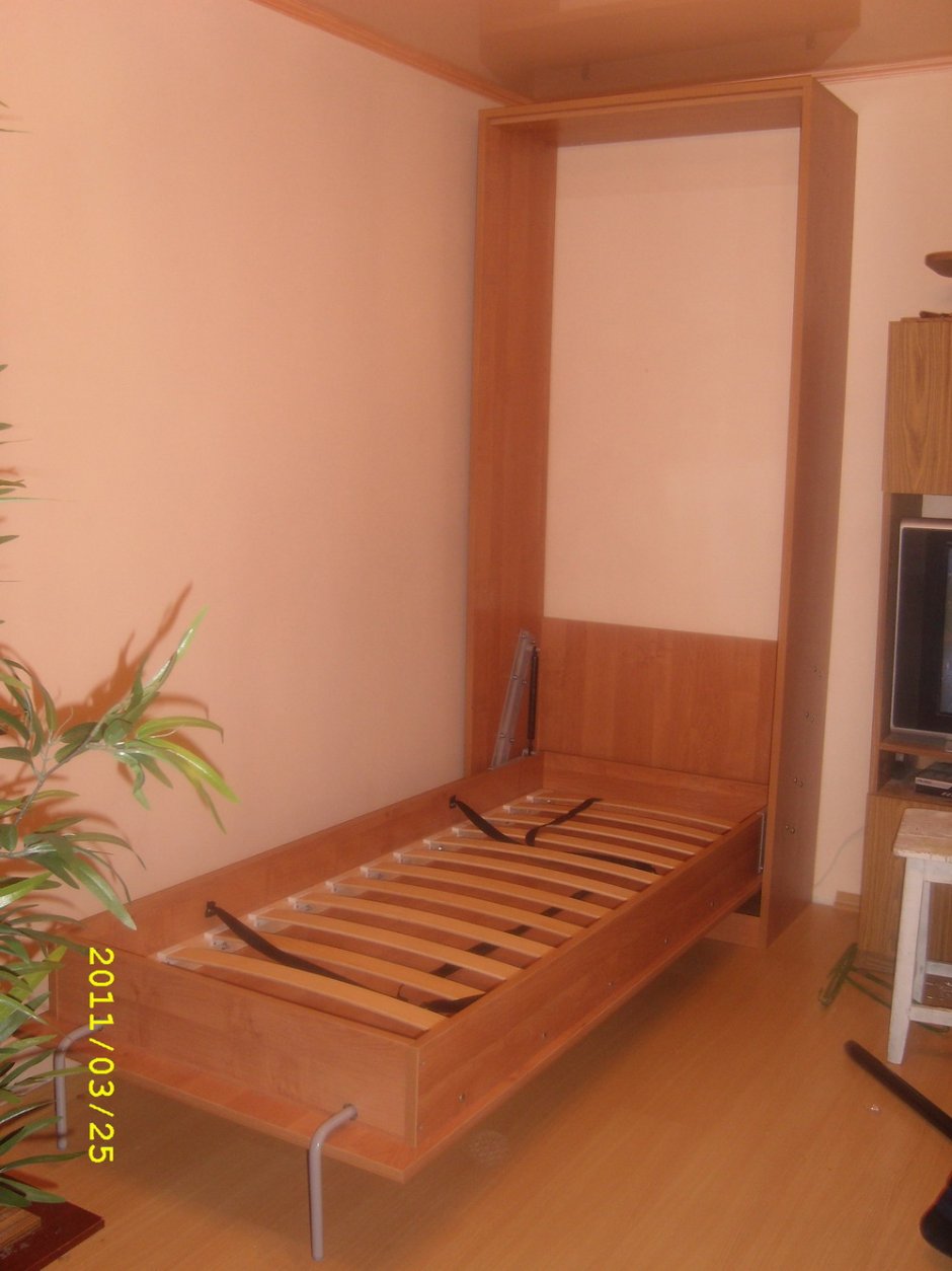 Откидная кровать на балконе