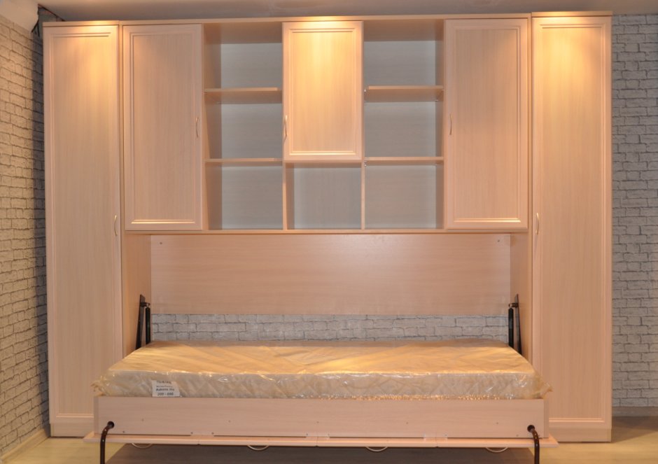 Подиум с выдвижными ящиками на балкон