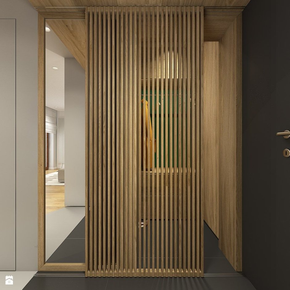 Шкаф с деревянными рейками